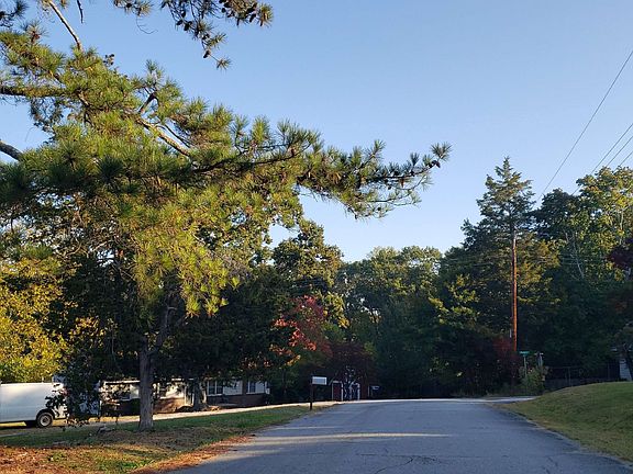 5th image of 17 Melvin Dr