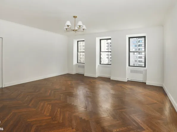 1 East End Avenue image 12 of 23