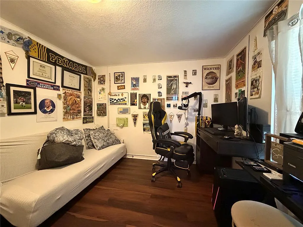 3 bed, 1.0 bath, 940 sqft, $1,750 — Photo 4