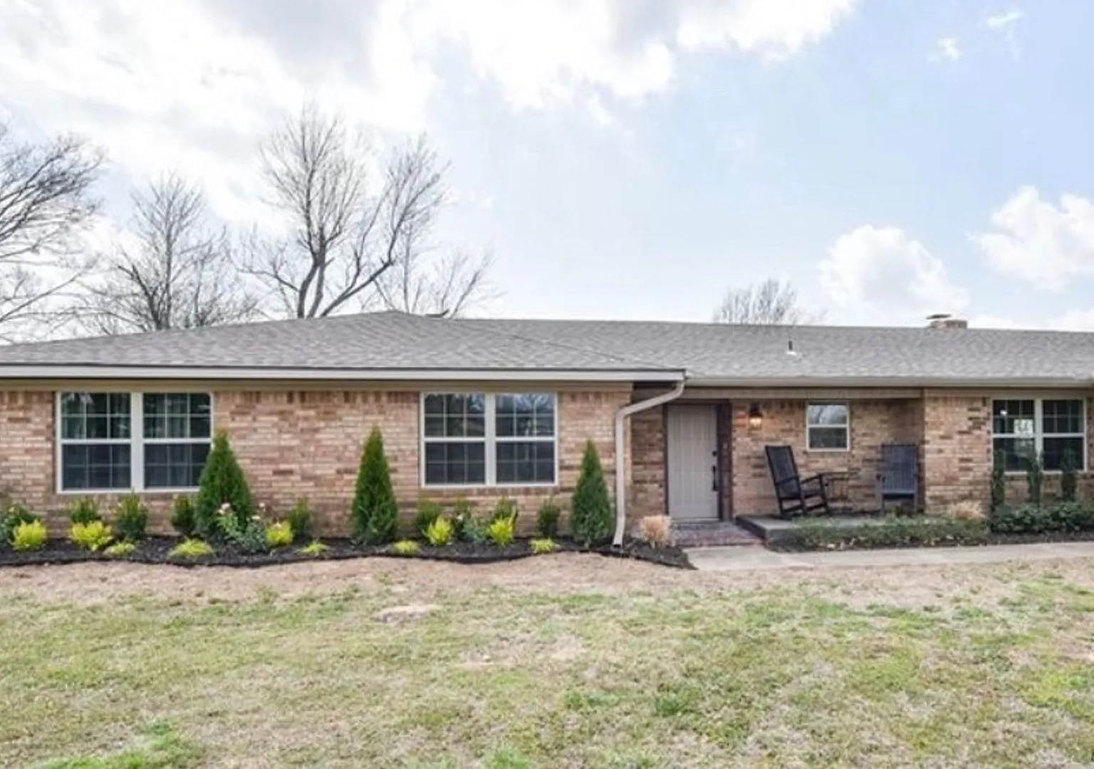 Newly remodeled home sitting on 2.5 acres — Photo 2
