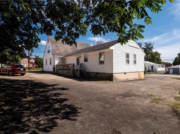 924 Merritt Dr, Greensboro, NC 27407