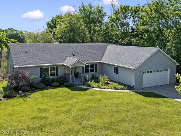 15379 Bird Rd, Linden, MI 48451