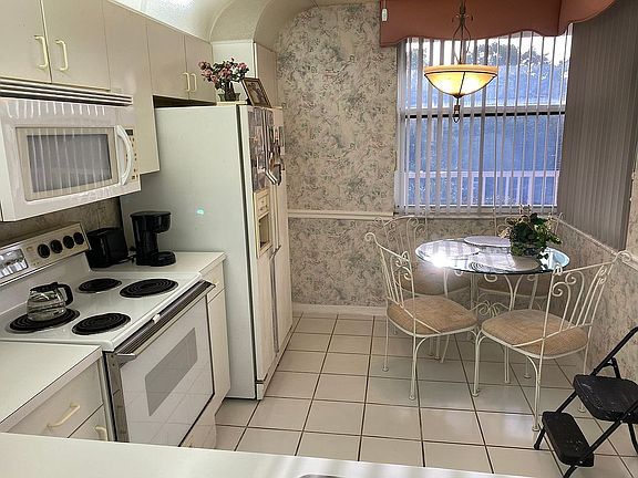 5th image of 10312 NW 24th Pl APT 306