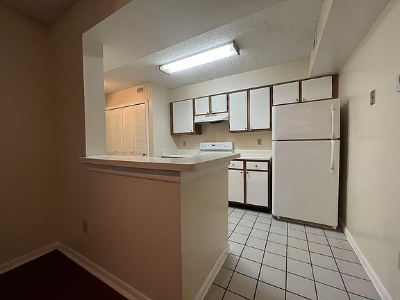 4th image of 2881 N Oakland Forest Dr APT 205