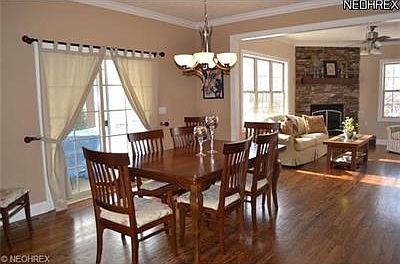 タリホー　オハイオ 367 Shetland Ct, Highland Heights, OH 44143 | Zillow