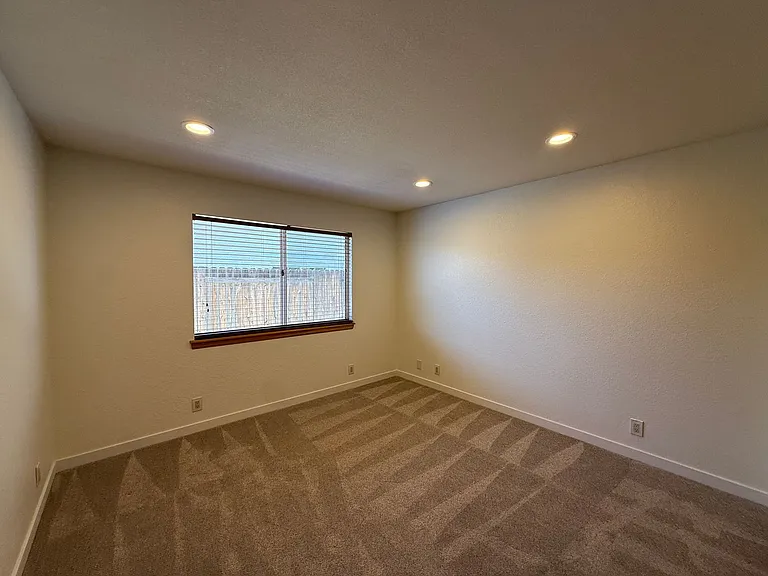 1470 Mercer Ct — Photo 34