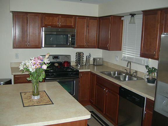 3rd image of 22941 Newberry St