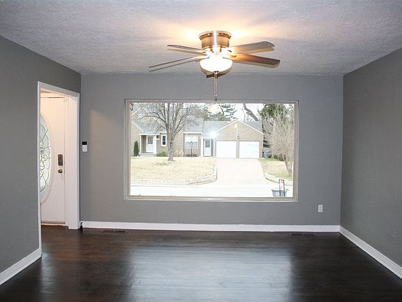 4th image of 1129 NW Elm Ave