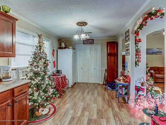 5th image of 5665 Chickasaw Dr
