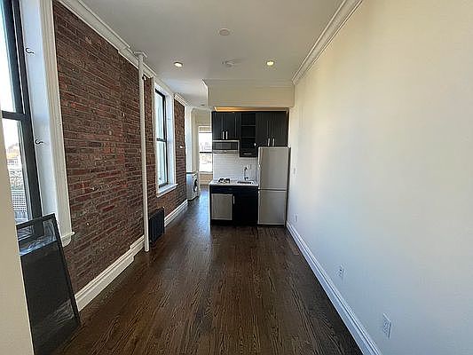 3rd image of 128 2nd Ave APT E3