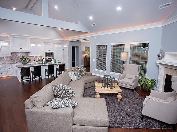 4th image of 3507 NW Park Hill Blvd