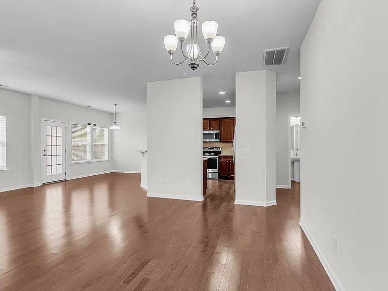 212 Longford Dr — Photo 8