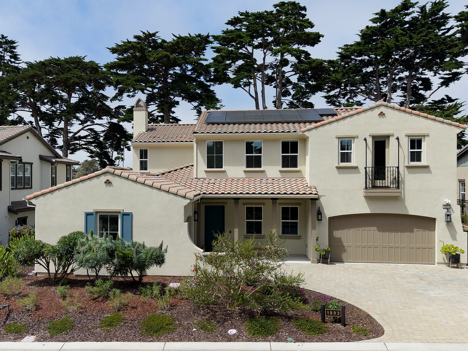 3 bed, 3.5 bath, 3400 sqft, $8,000 — Photo 1