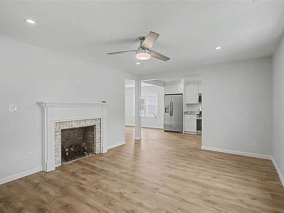 4th image of 814 Johnston St