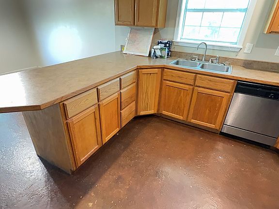 3rd image of 141 Eureka Dr #D