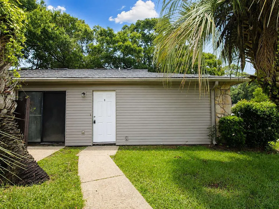 6801 Tiki Ln #1