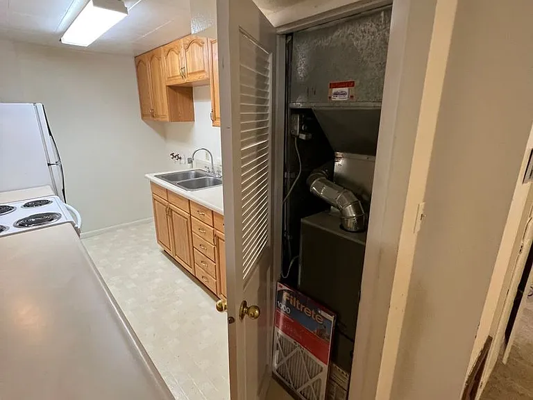 221-223 E Sunset Dr. — Photo 29