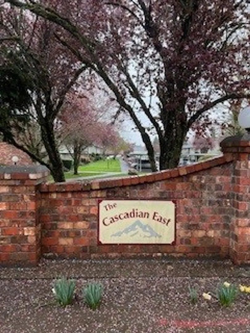 CASCADIAN EAST — Photo 3