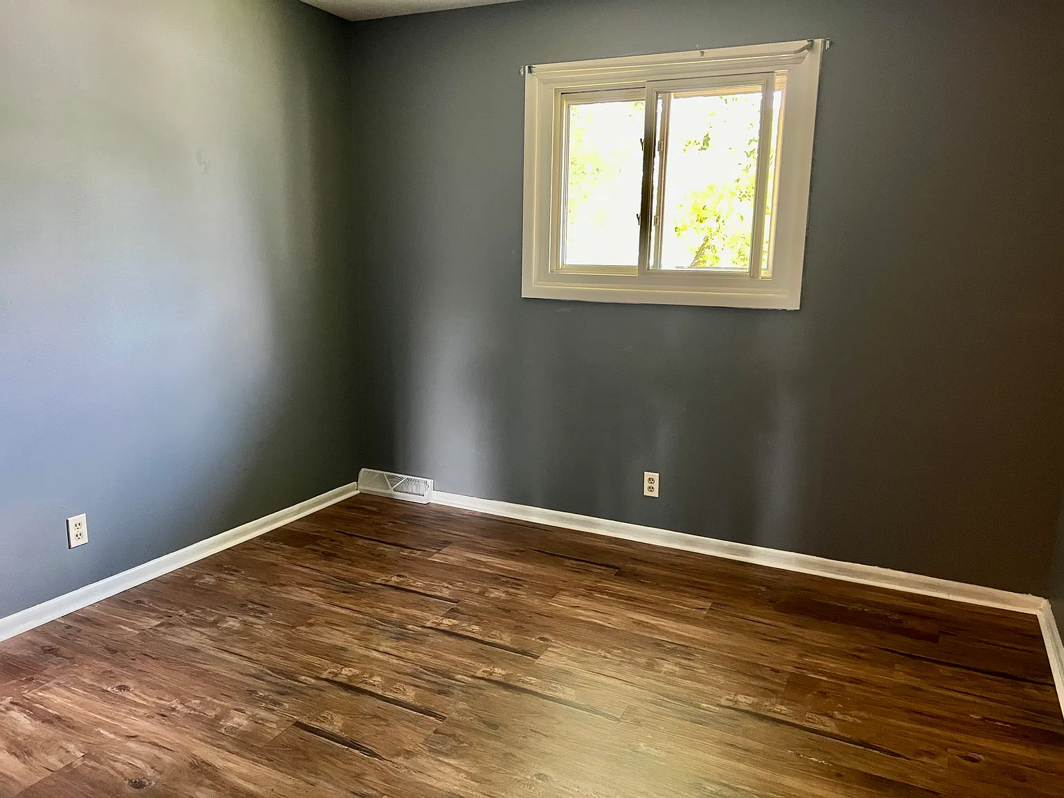 3 bed, 1.5 bath, 1200 sqft, $1,695 — Photo 3