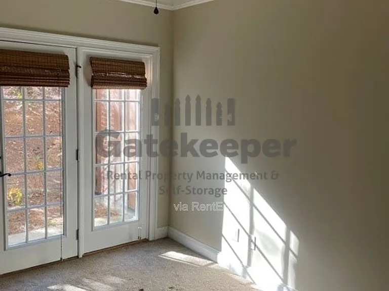 607 Lexington Vlg — Photo 8