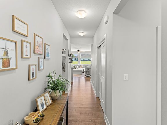 4th image of 707 Fountain View Dr