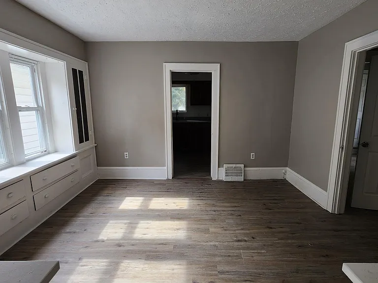 1138 Collinwood Ave — Photo 6