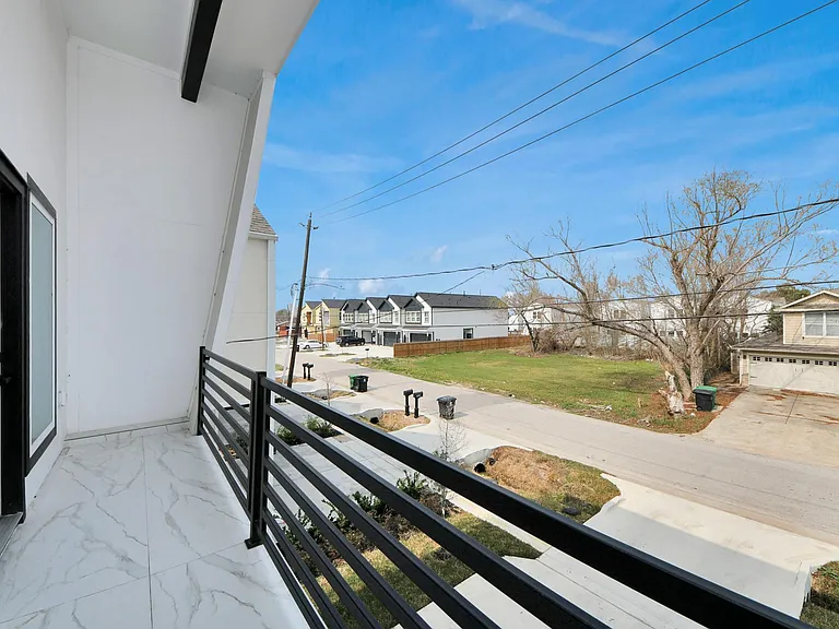 3524 Rebecca St — Photo 35