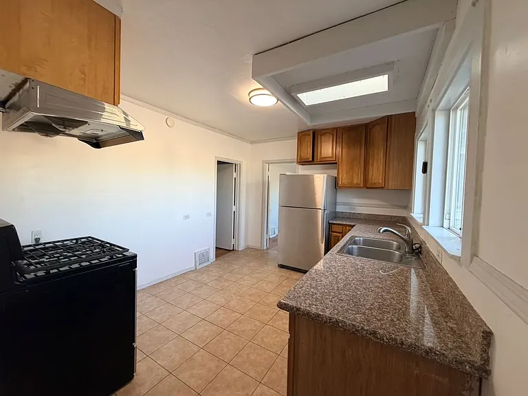 2856 Georgia St — Photo 10