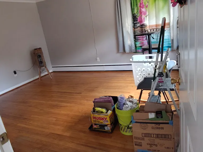 4250 Saint Martins Pl #4 — Photo 3