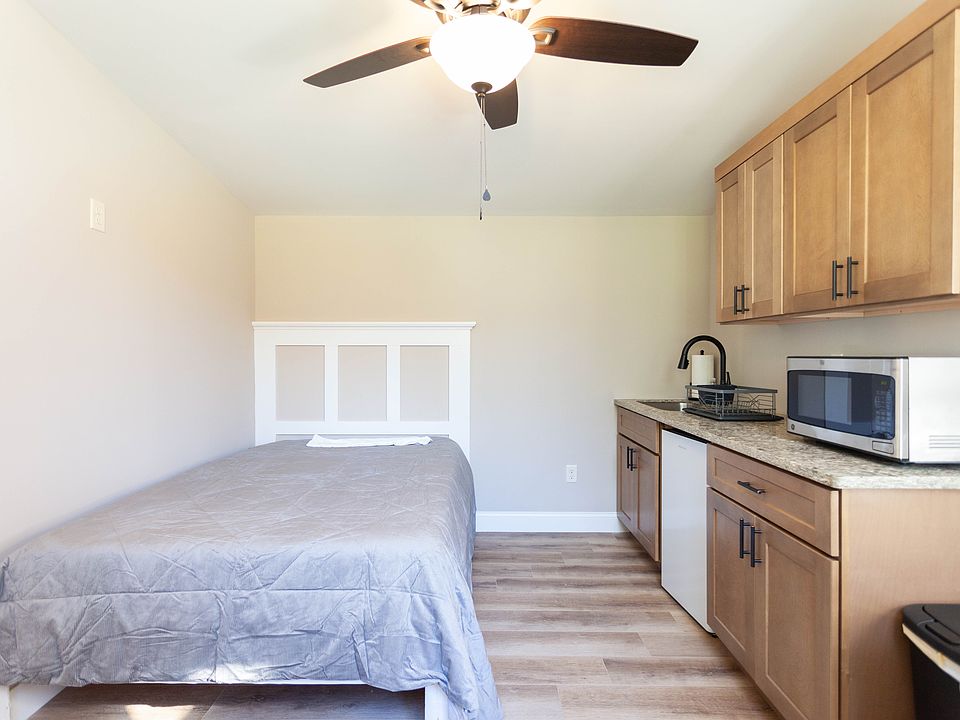 Full size bed, with memory foam mattress. Fully stocked kitchenette.