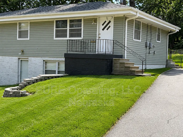 3607 Ernst St — Photo 3