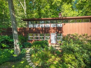 17 Brook Dr, Chester, NJ 07930