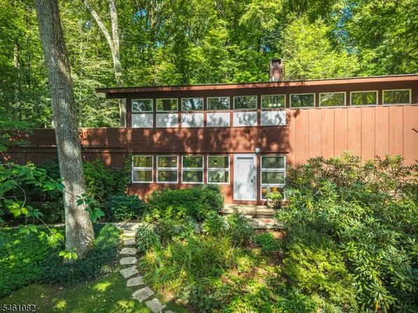 17 Brook Dr, Chester Twp., NJ 07930