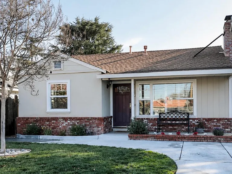 1150 Shamrock Dr — Photo 1