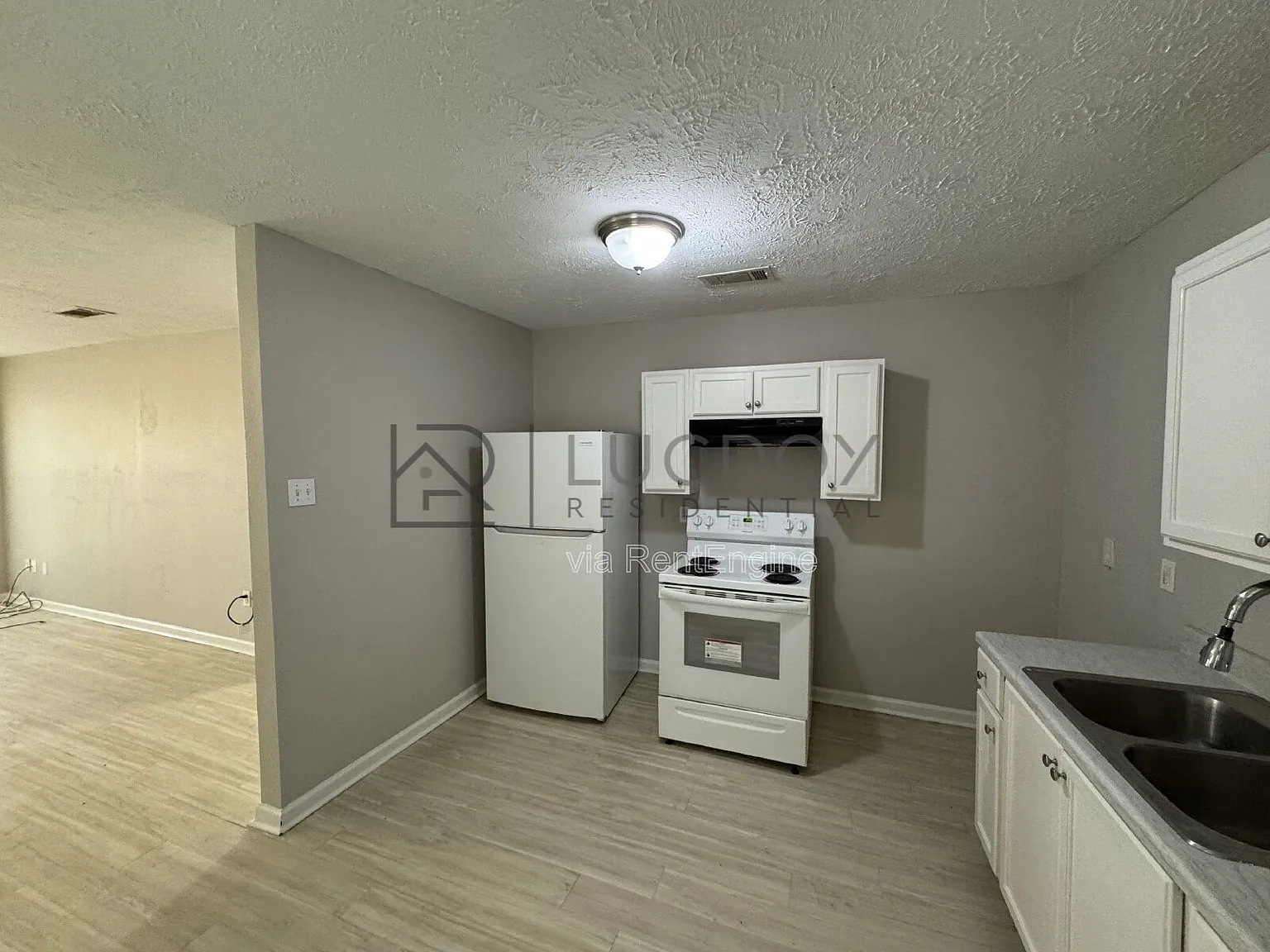 2 bed, 1.0 bath, 900 sqft, $1,000 — Photo 4