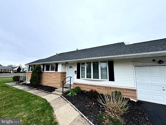 3rd image of 654 Cypress Rd