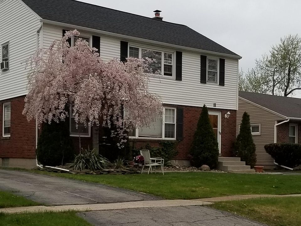 1st image of 20 Moore Ave
