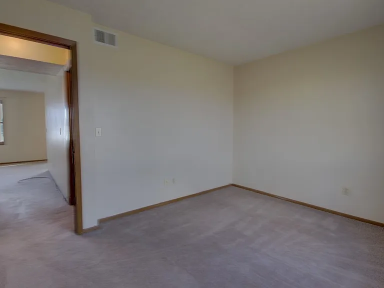715 Hillside Dr — Photo 11