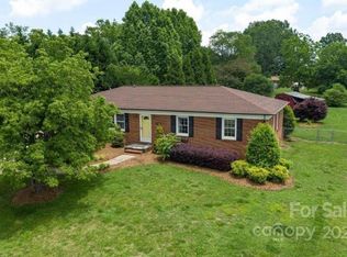 2420 25th St NE, Hickory, NC 28601