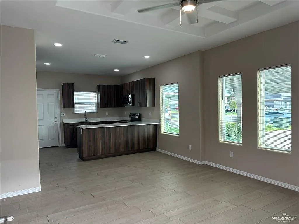 2 bed, 1007 sqft, $1,095 — Photo 4