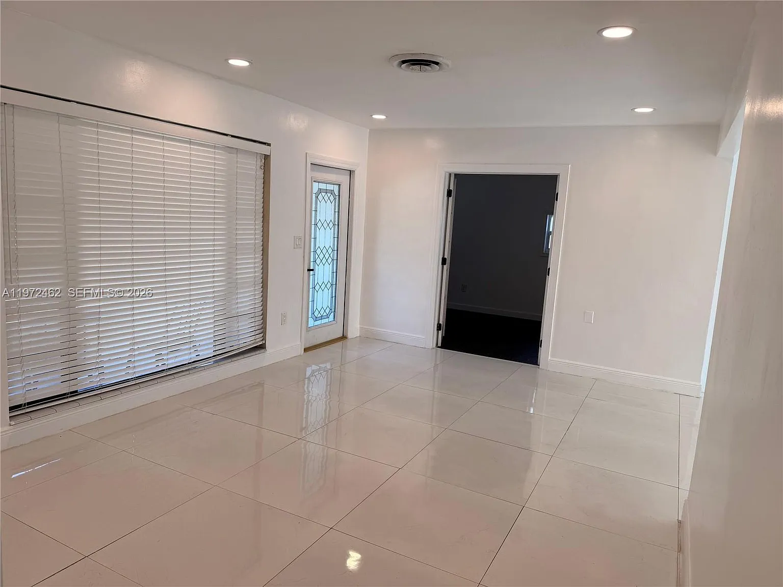 3 bed, 2.0 bath, 1360 sqft, $3,150 — Photo 3