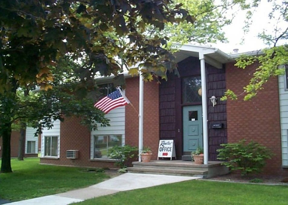 2nd image of 223 Joanne Dr APT 1