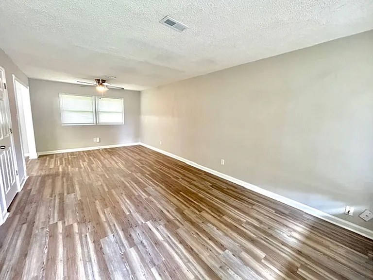 2253 Flippin Cir NW — Photo 3