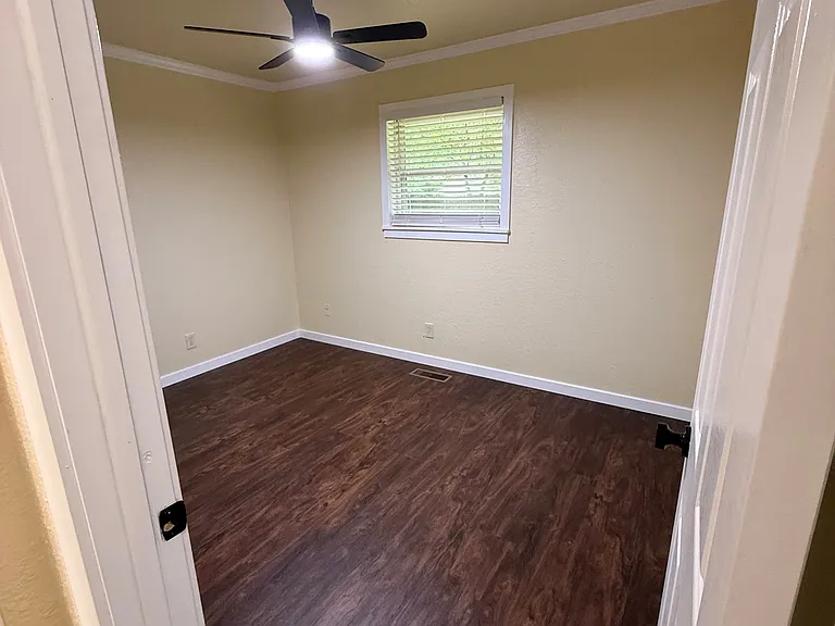205 N Florene St #B — Photo 7