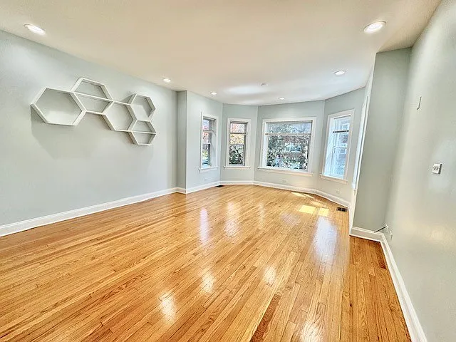 5618 N Artesian Ave #1 — Photo 3