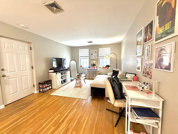 2nd image of 312 10th St #312