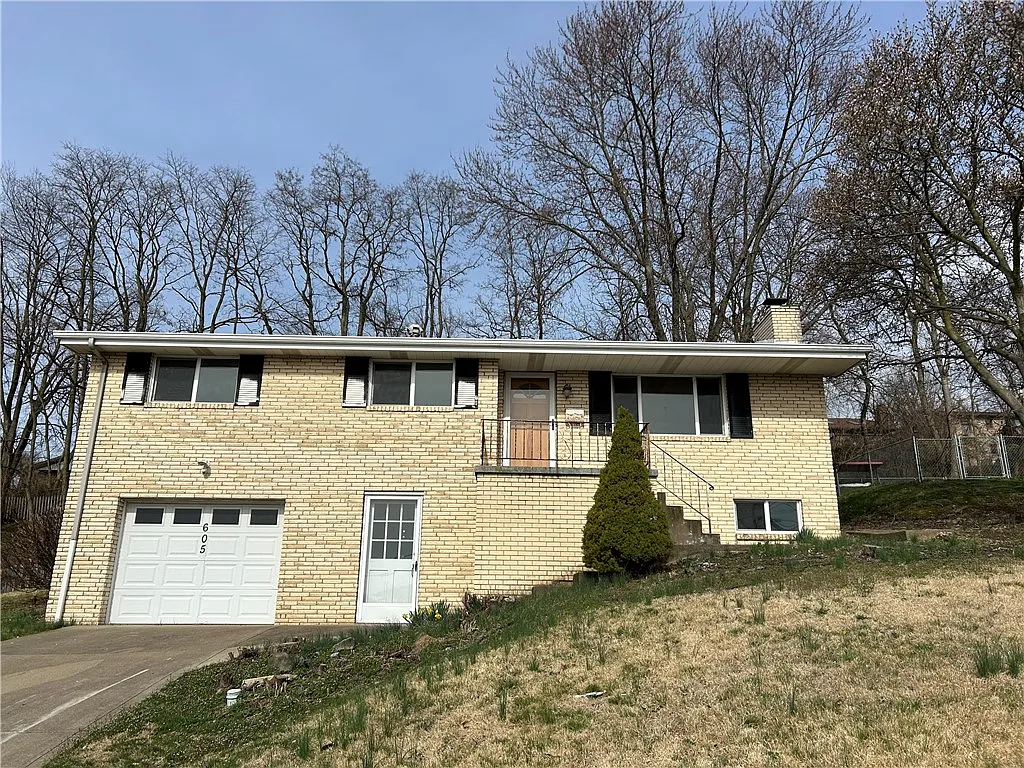 605 Julia Dr photo 1