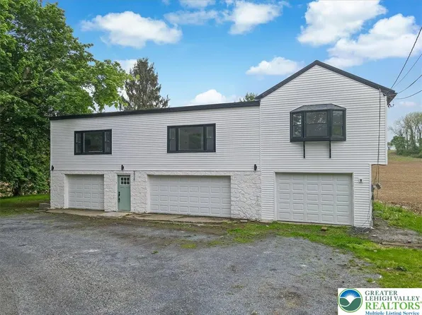 9926 Trexler Rd, Breinigsville, PA 18031