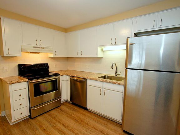 5th image of 471 Burroughs Dr APT 2