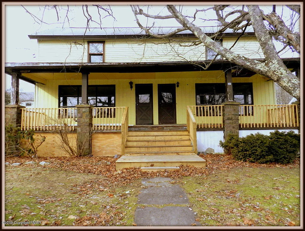 1114 Mill St photo 1